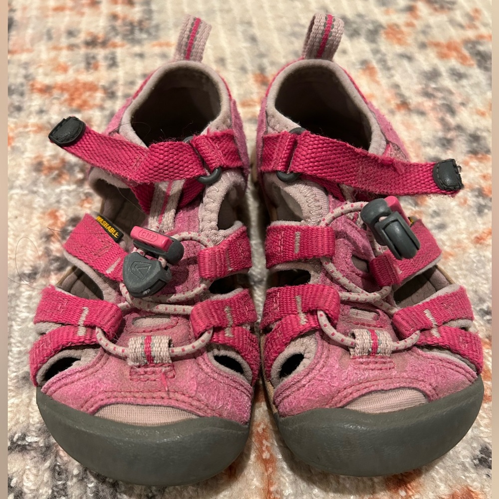 Keen Seaport sandals. Good condition. Size 9 (toddler).